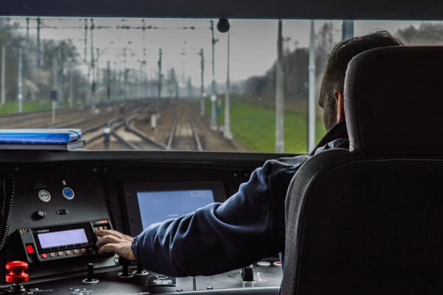 Jak dojechać do Jastrzębiej Góry pociągiem - najwygodniejsze opcje podróży Jak dojechać do Jastrzębiej Góry pociągiem - najwygodniejsze opcje podróży