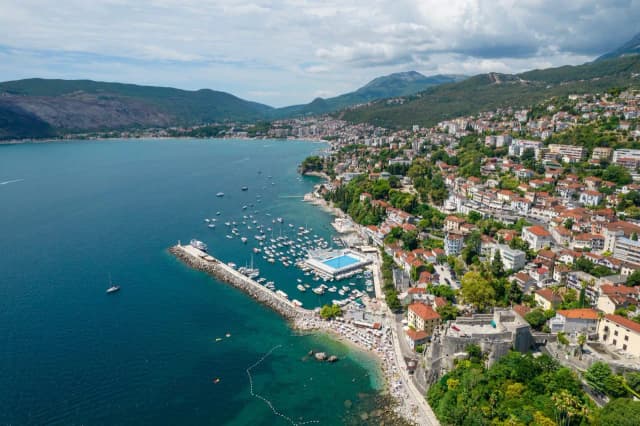 Gdzie nocleg w drodze do Czarnogóry? Sprawdź najlepsze opcje! Gdzie nocleg w drodze do Czarnogóry? Sprawdź najlepsze opcje!