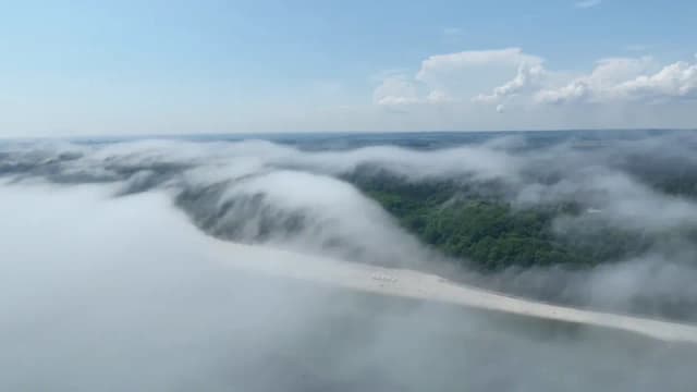 Mgła nad morzem co oznacza i jakie niesie zagrożenia dla bezpieczeństwa Mgła nad morzem co oznacza i jakie niesie zagrożenia dla bezpieczeństwa