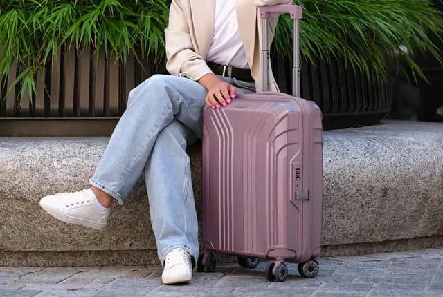 Walizki policarbon czy polipropylen: który materiał jest lepszy dla Ciebie? Walizki policarbon czy polipropylen: który materiał jest lepszy dla Ciebie?