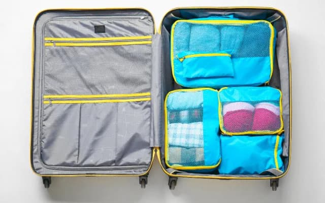 Jak spakować walizkę na prezent, aby zaskoczyć obdarowanego? Jak spakować walizkę na prezent, aby zaskoczyć obdarowanego?