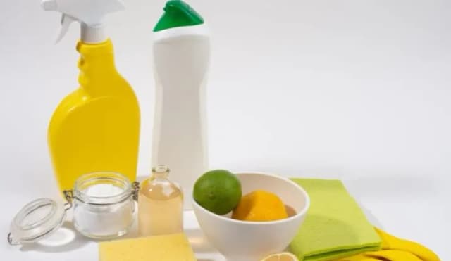 Jak usunąć zapach stęchlizny z walizki - skuteczne metody i porady Jak usunąć zapach stęchlizny z walizki - skuteczne metody i porady