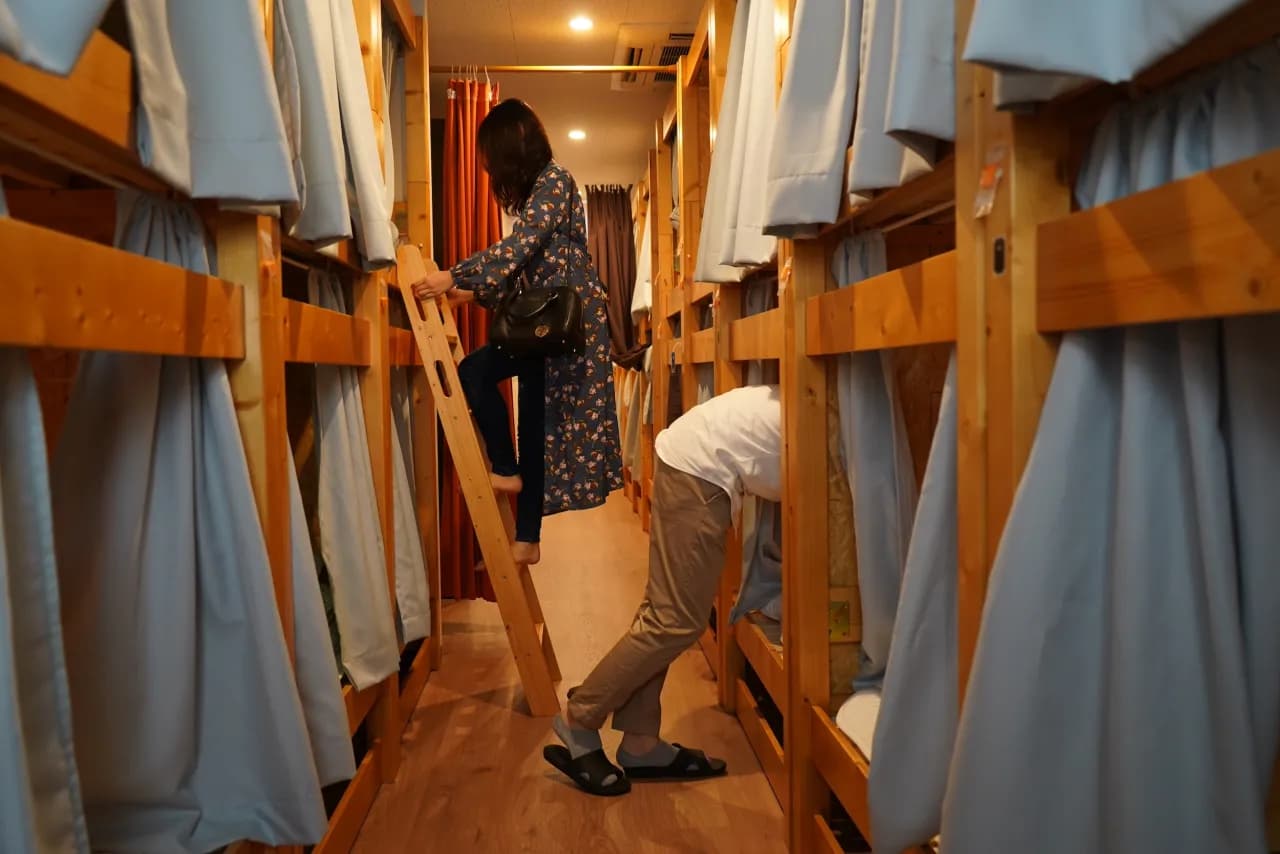 Jak wygląda nocleg w hostelu? Oczekiwania, komfort i udogodnienia Jak wygląda nocleg w hostelu? Oczekiwania, komfort i udogodnienia